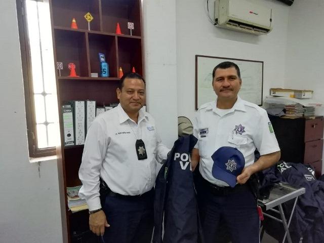 14y15Bahía (3) Entrega ayuntamiento equipo nuevo para policía vial de Bahía