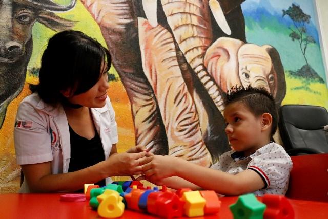 14y15Bahía (8) Iker y Ángel ya pueden hablar gracias a terapias en la URR