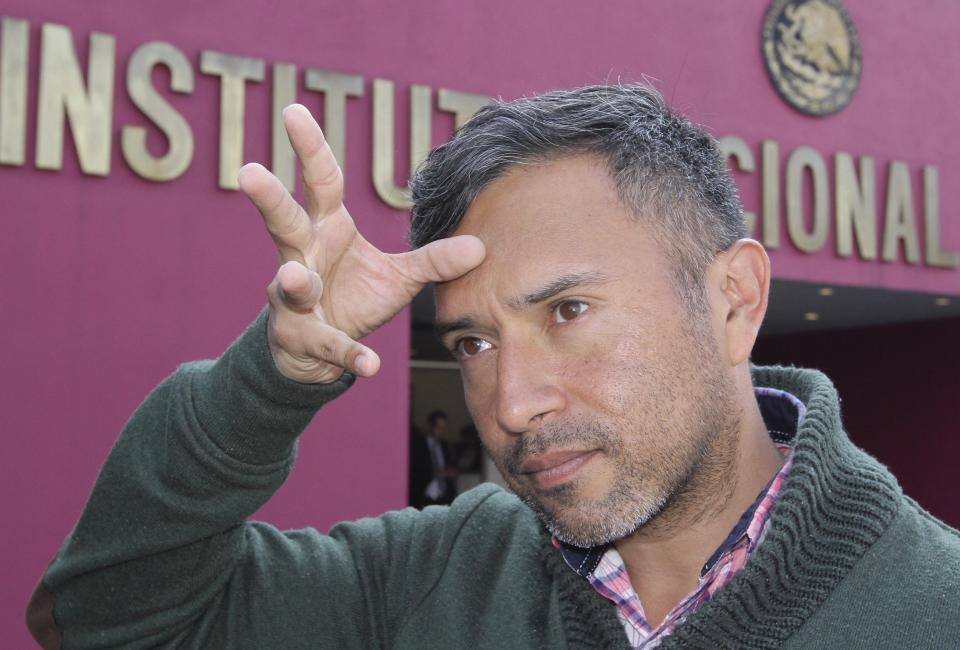 Lenguaje de señas, más allá de un recuadro en la televisión ALEXIS ARIEL MARTÍNEZ SALGADO Lenguaje de señas, más allá de un recuadro en la televisión