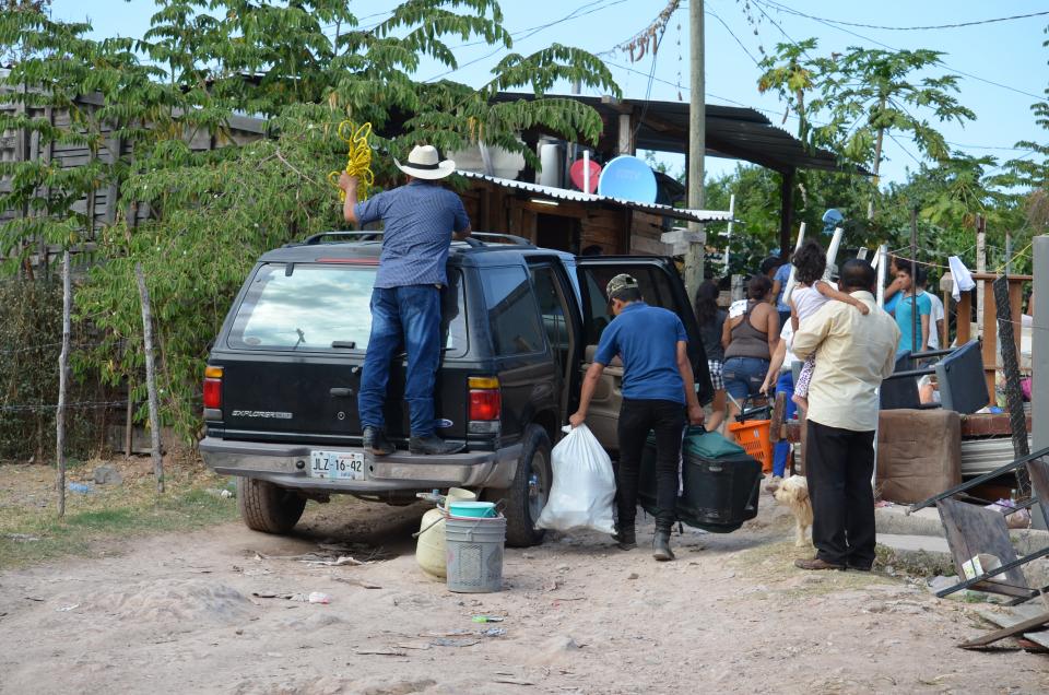 16y17Bahía (1) Desalojan a familias en Presidentes Ejidales