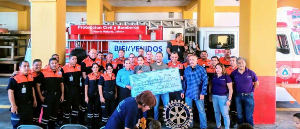16y17Bahía (10) Entregan importante donativo a Protección Civil y Bomberos