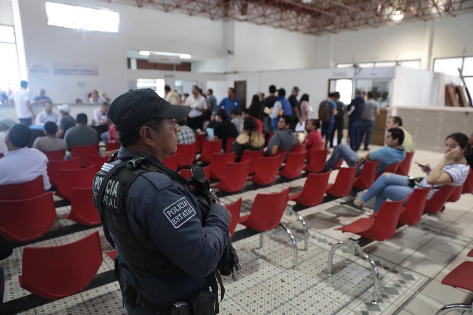 18Bahía (4) Aseguran oficinas de Tránsito del Estado