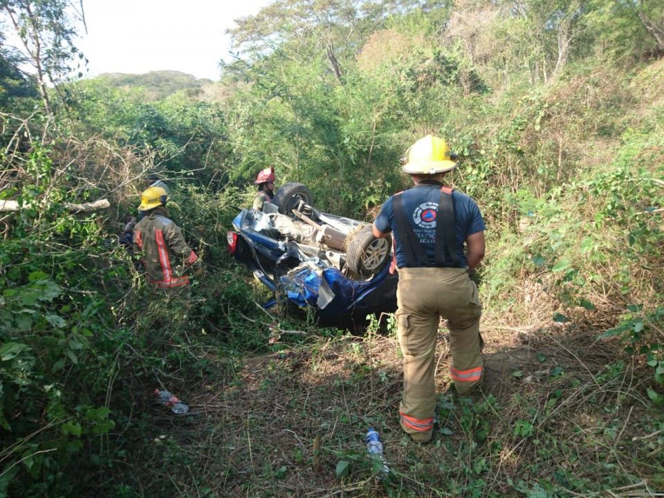 29Sucesos (1) Se mata en volcadura