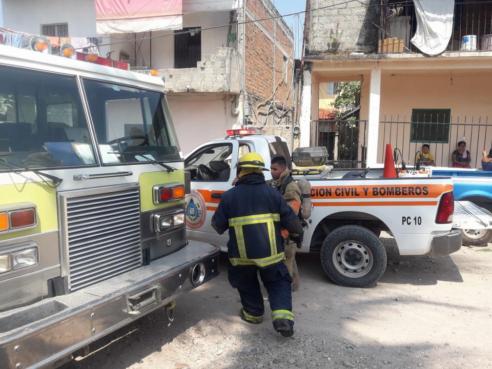 30Sucesos (3) Bomberos previenen explosión en edificio