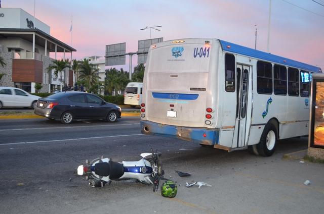 30y31Sucesos (9) Un motociclista se impacta vs camión