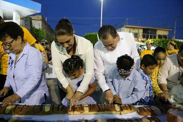 32Contra04 Lleva DIF alegría a niños de Bahía de Banderas