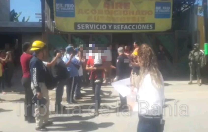 BlurImage_24-1-2019-2-18-52_wm Sujeto armado con cuchillos toma de rehenes a niños en Bahía de Banderas