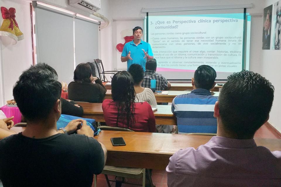 COMUNICADO 0260-Curso Turismo-lenguaje de señas (1) Promueve gobierno municipal un turismo incluyente