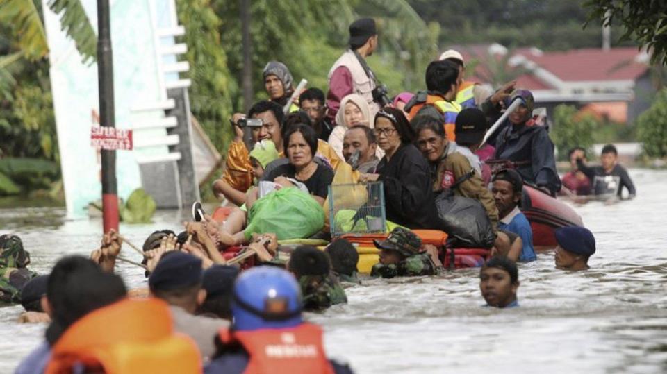 DxwvHveU8AITkN7 Inundaciones en Indonesia causan 59 muertos y 25 desaparecidos