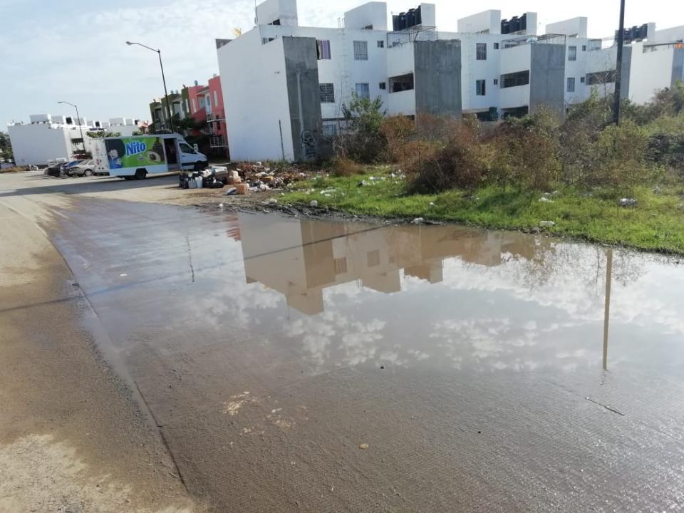 ISRAEL -NOTA-B-FRACCIONAMIENTO - LA MISION Sigue el problema de basura y agua estancada en La Misión