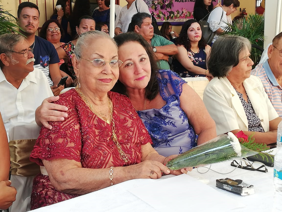brenda 18 nota b6 Rinden homenaje de jubilación y 74 años de servicio a la maestra Teodora Pérez González