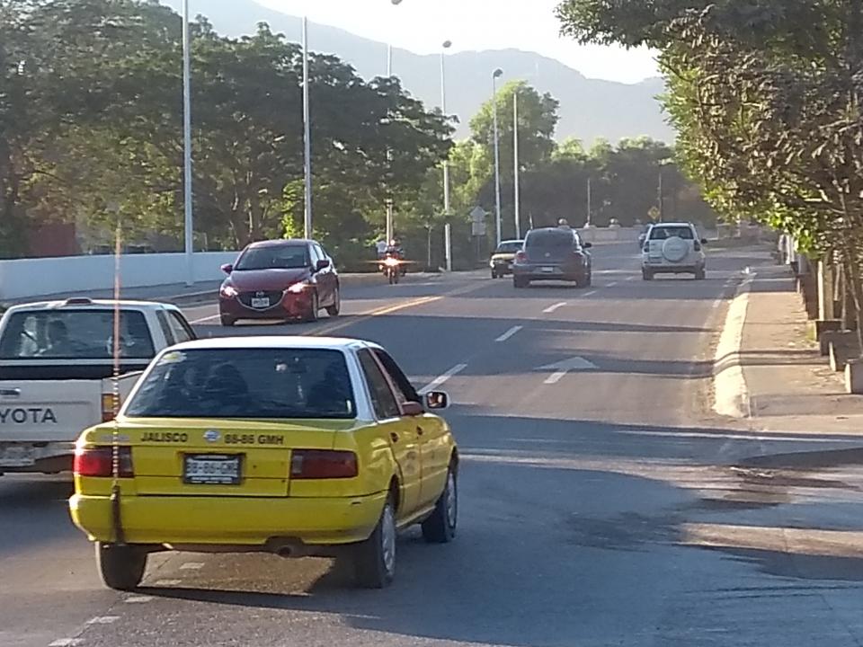 08y09Bahía (1) EN LA AVENIDA MEZQUITE Y MARÍA MONTESSORI… Grave peligro en Vallarta 750