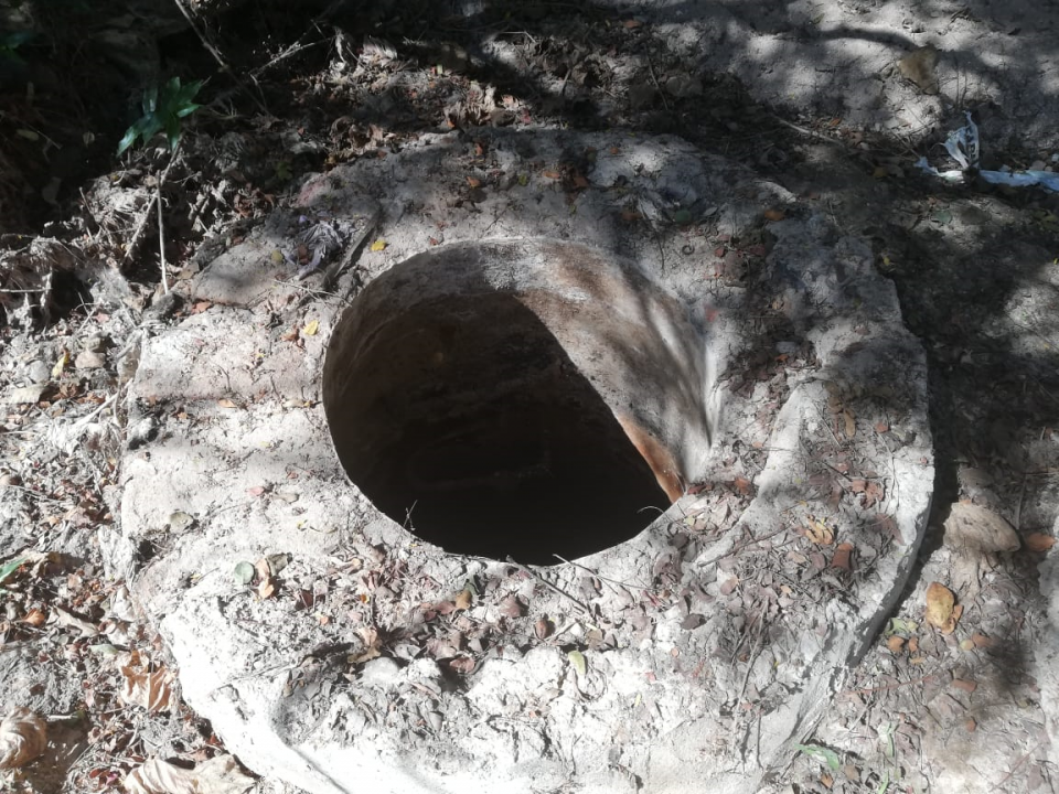 10bahia04 Denuncian vecinos de Sendero de Luna problemas con registros y arroyo