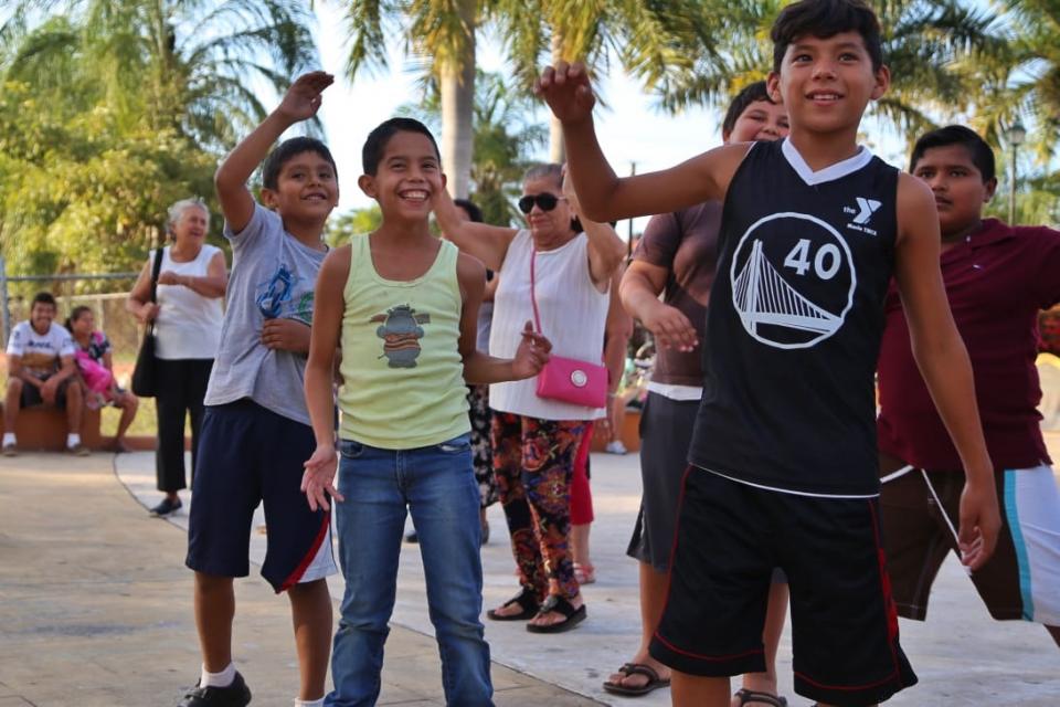 12y13Bahía (4) Programa “Activa tu Barrio” recorrió la Zona Costa