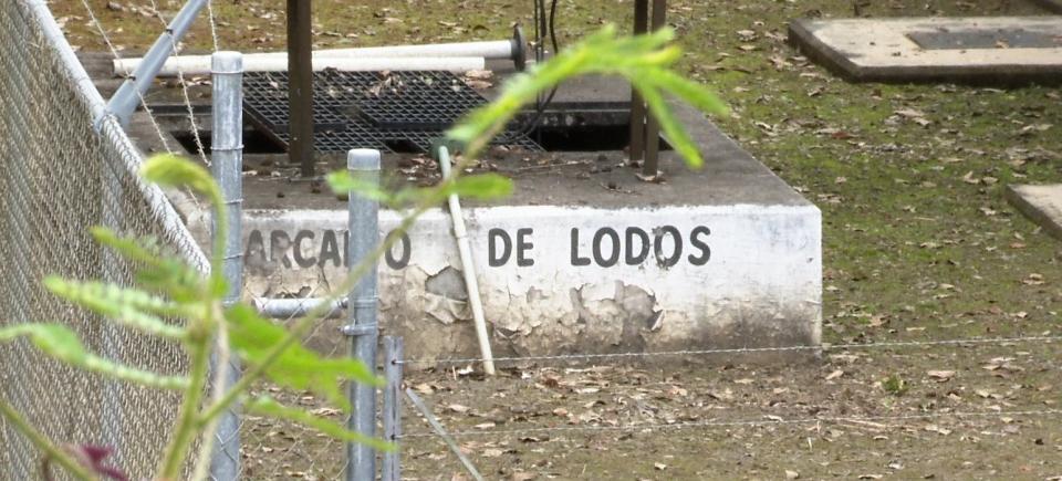 14y15Bahía (2) Reportan vertedero de aguas negras en arroyo