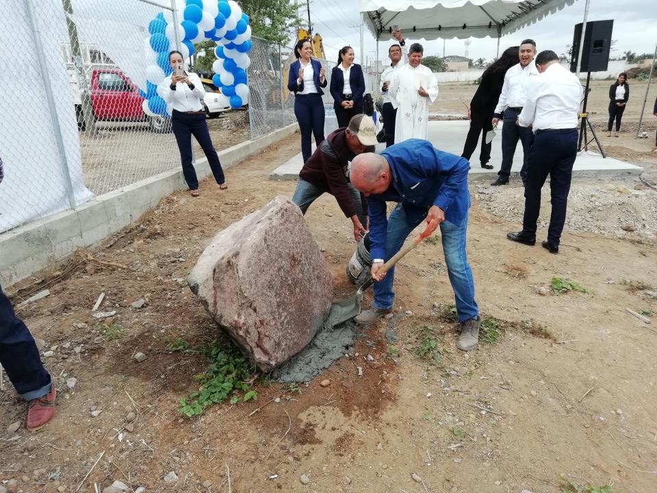dav Ponen la primera piedra para un bachillerato en Mezcales