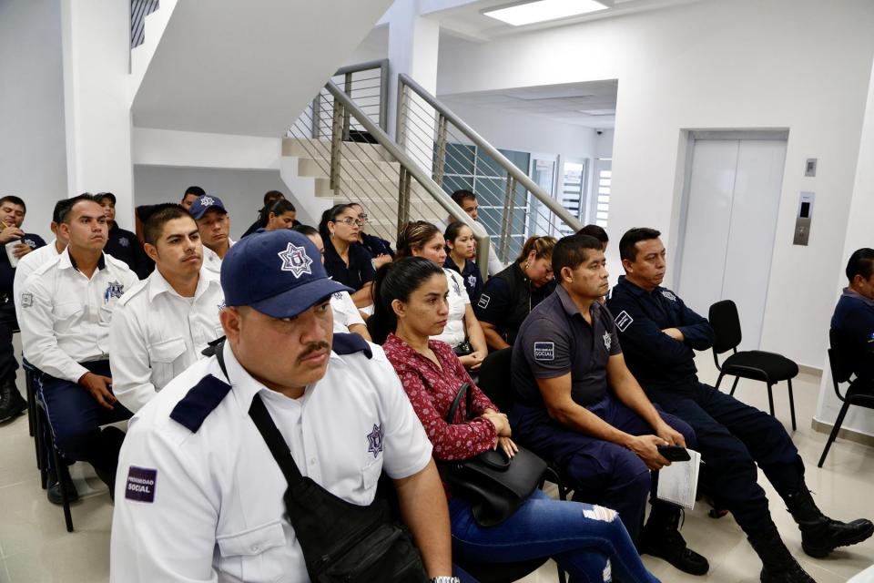 14y15Bahía (7) Imparten taller de Primeros Auxilios Sicológicos