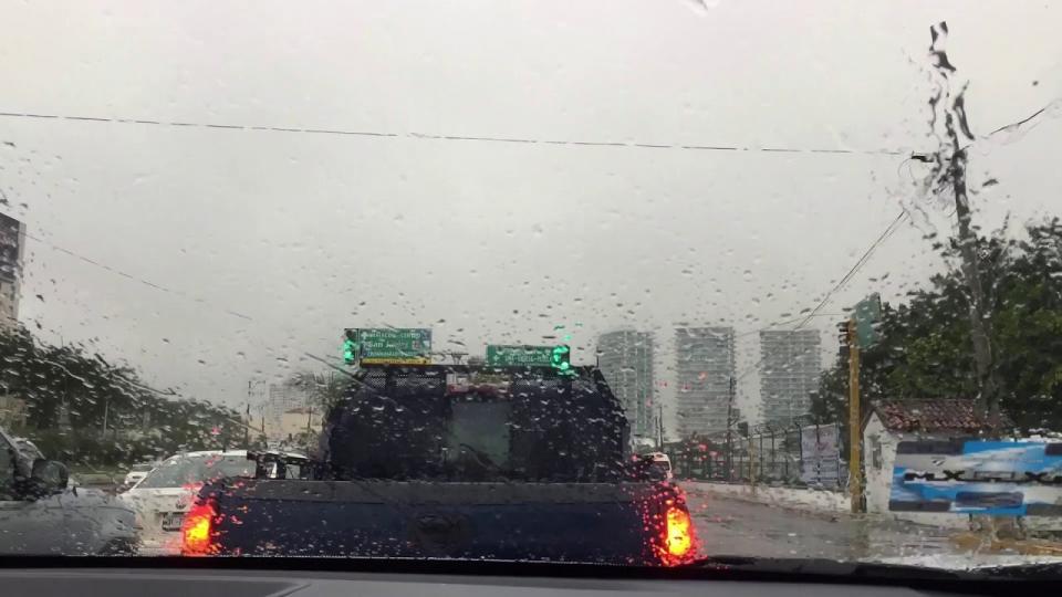 02Buenos Vallarta bajo llovizna