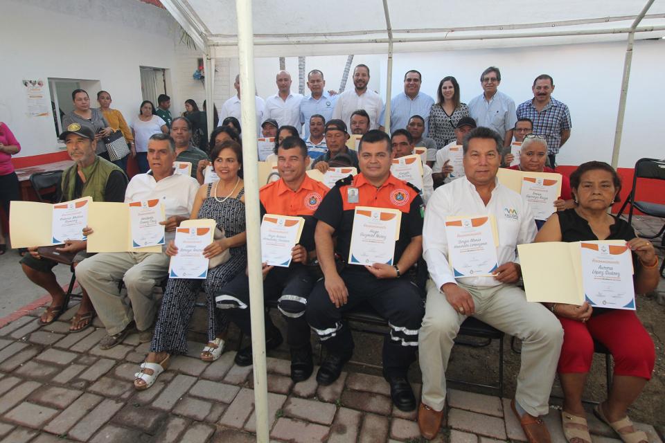 03Bahía (1) Reconoce alcalde Arturo Dávalos a servidores públicos jubilados