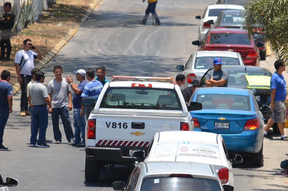 03Bahía (1) Bloquean patrulla de Vialidad del Estado