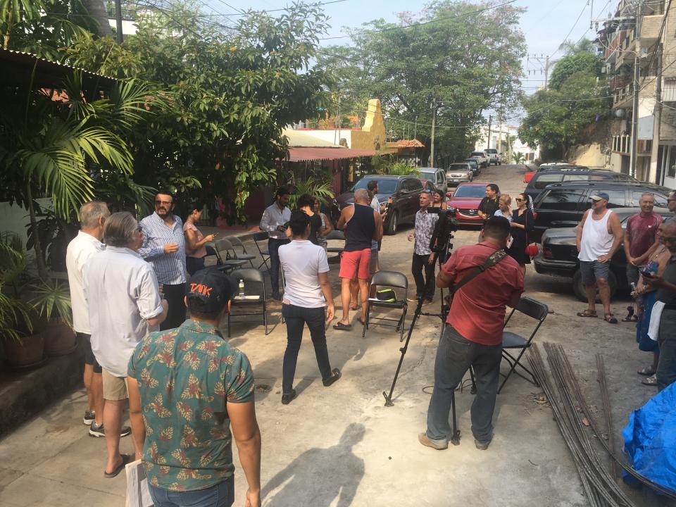 03Bahía (1) La Asociación de Vecinos de Amapas construye nuevo andador Pilitas