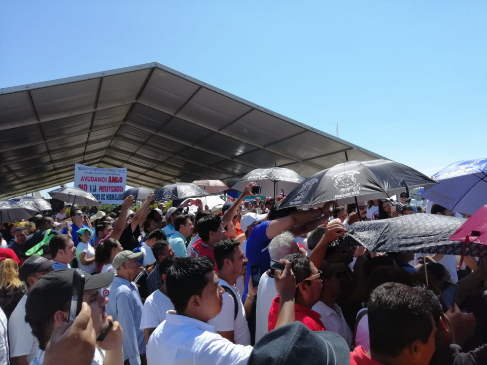 04y05Bahía (1) AMLO se reencontró con los vallartenses