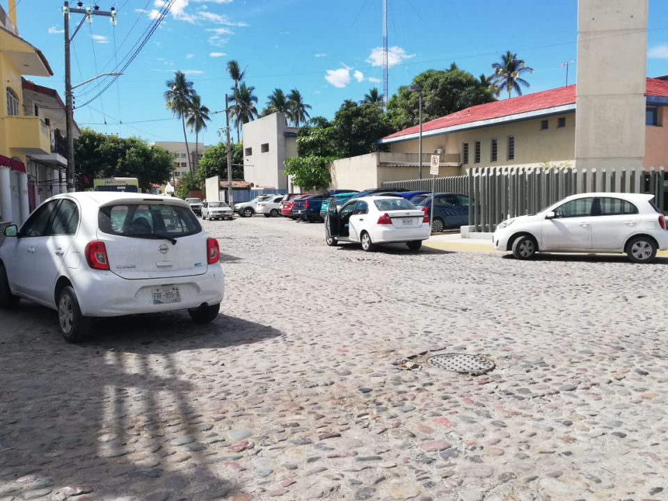 04y05Bahía (8) Complejo, el problema de la falta de estacionamiento