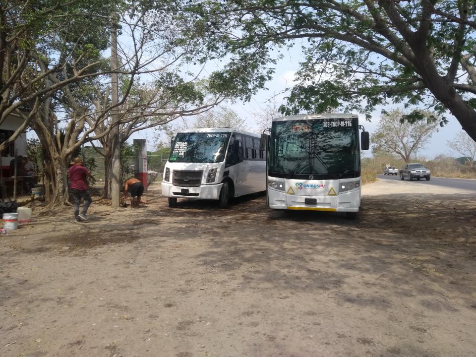 06Bahía (4) Denuncian a choferes que cargan gasolina con pasajeros
