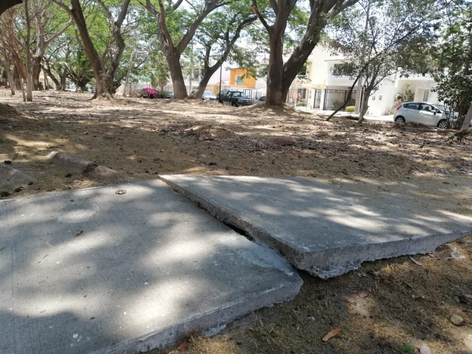 08y09Bahía (4) Fraccionamiento Jardines de Gaviotas con un parque que no hace honor a su nombre