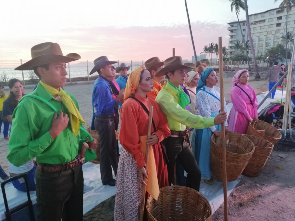 09Bahía (1) Sigue el éxito del Festival Internacional del Folclor