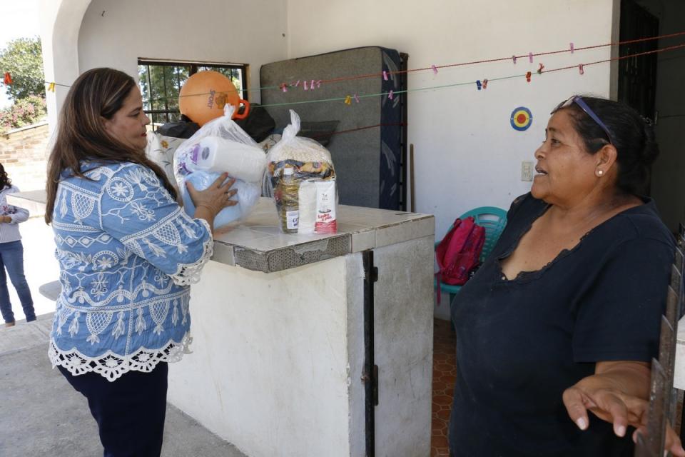 10y11Bahía (2) Garantiza el DIF Vallarta que sus despensas no están caducadas