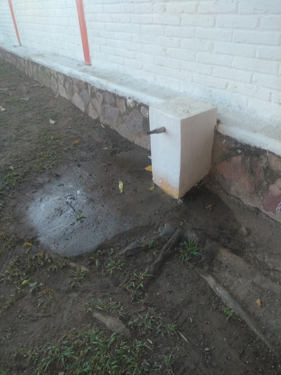 10y11Bahía (5) Desperdicio de agua en la unidad de la Bobadilla