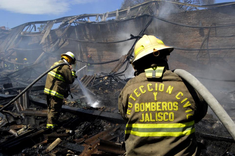 10y11Bahía (7) Aumentará gobierno salario a PC y Bomberos del Estado