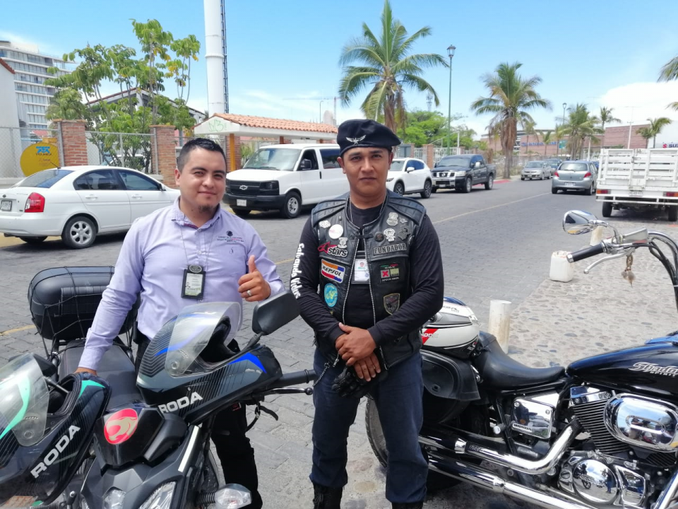 10y11Bahía (8) Motociclistas de “Salvando Vidas” piden respeto a línea peatonal