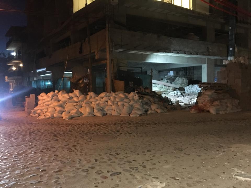 12y13Bahía (1) Caos y problemas viales en las calles Playa de Oro y Garza Blanca