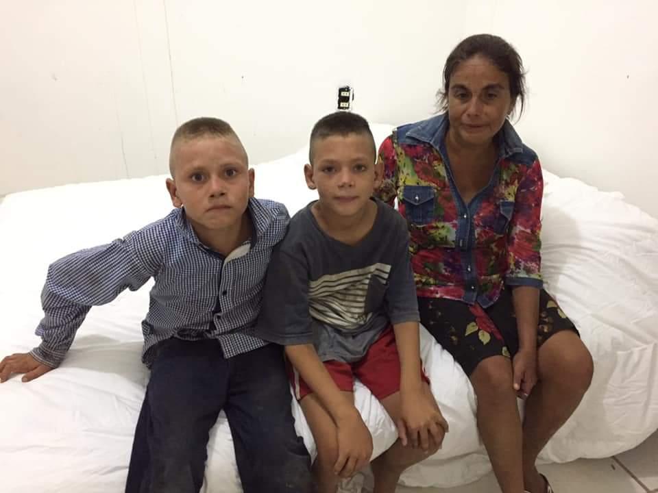 12y13Bahía (2) Doña Estela y su familia, ya se encuentra en un lugar seguro