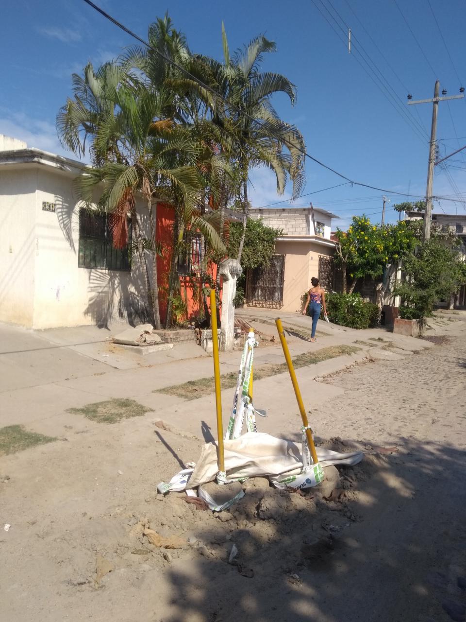 12y13Bahía (5) Abandonan obra en Tamarindos