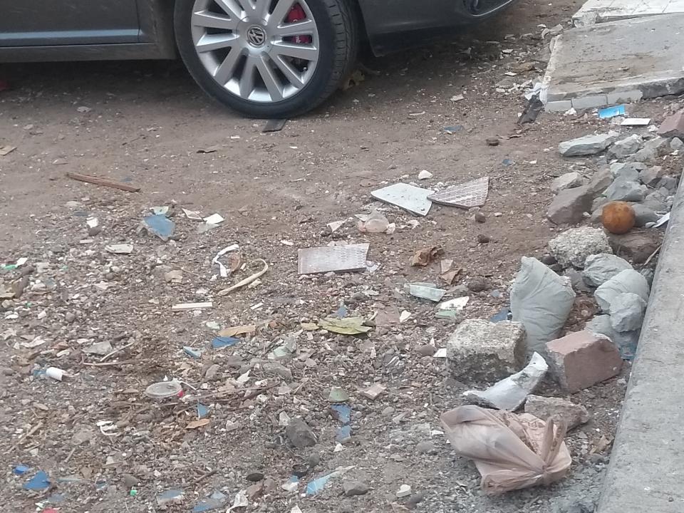 12y13Bahía (9) Basura y escombro en las calles del Infonavit