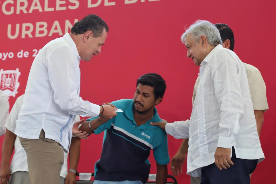 14y15Bahía (1) Ayudaremos al pueblo de Bahía de Banderas en demasía: AMLO