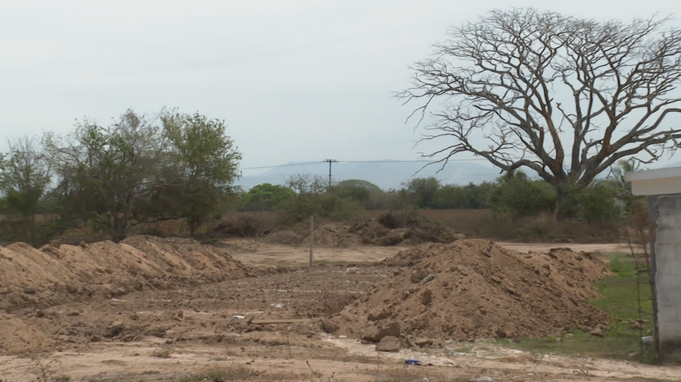 14y15Bahía (3) Posponen entrega de la escuela fraccionamiento Paraíso Vallarta