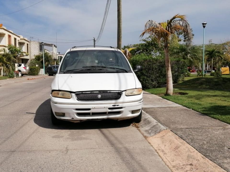 14y15Bahía (3) Carros abandonados, un problema en Valle Dorado