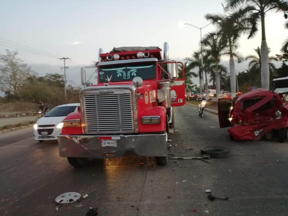 30y31Sucesos (13) Choque por alcance deja cuantiosos daños materiales