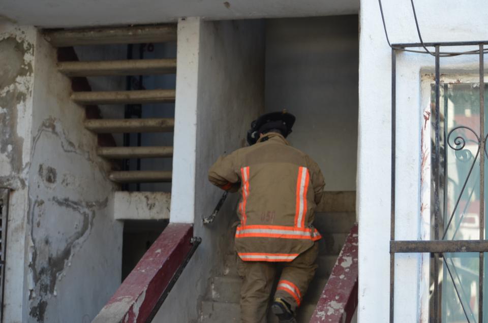 30y31Sucesos (6) Corto provoca incendio en departamento de La Aurora