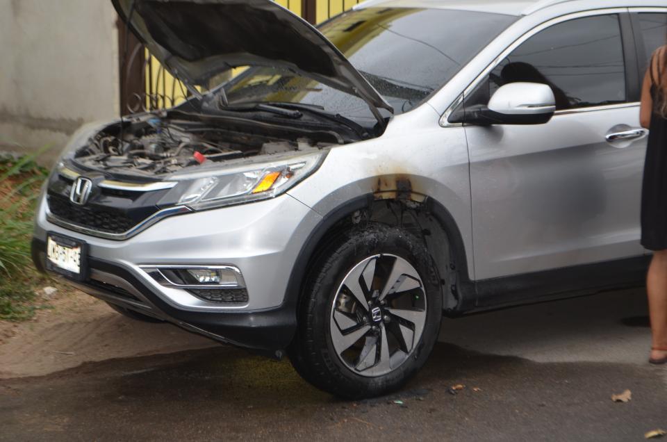 30y31Sucesos (8) Le prenden fuego a Honda CRV