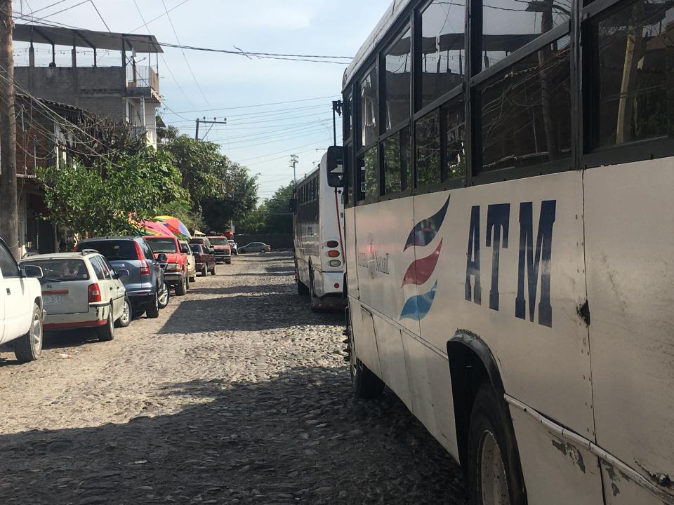 Alberto nota C (1) Transportes Medina se adueña de las calles en la 5 de Diciembre