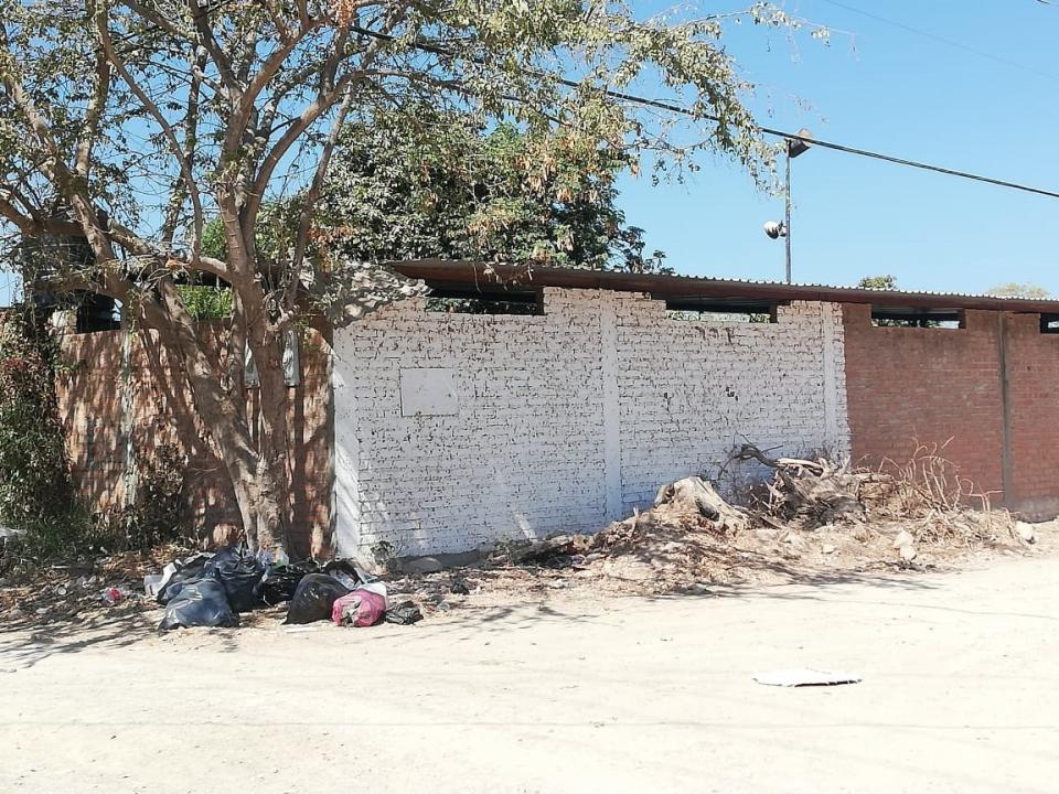 BRENDA 12 NOTA D (1) Vecinos de Loma Bonita siguen tirando basura en la calle