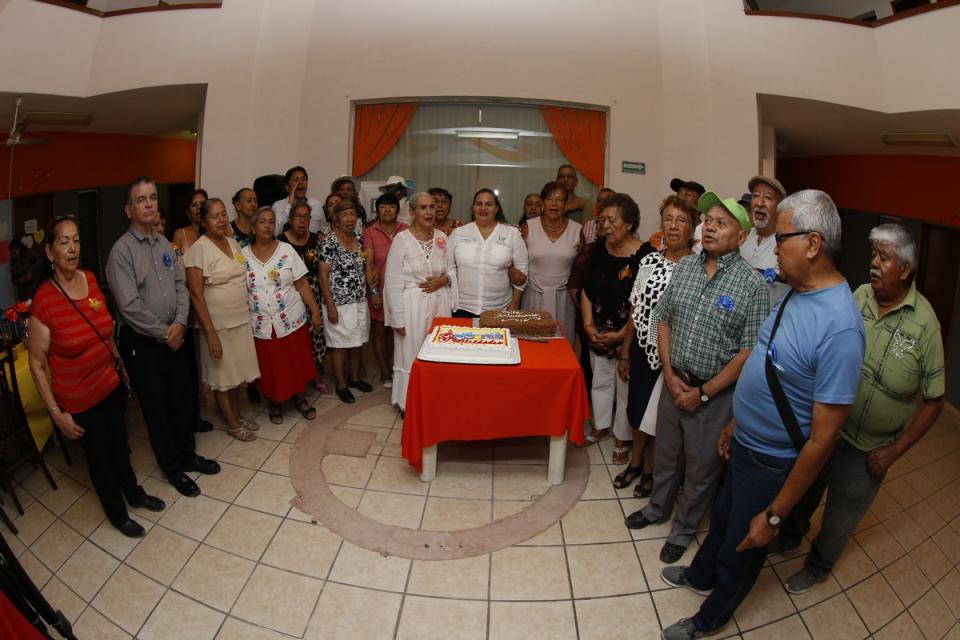COMUNICADO 0603-DIF-Aniversario club tercera edad La Aurora (1) Celebra su 12º aniversario club ‘Atardecer de la Aurora’ de DIF