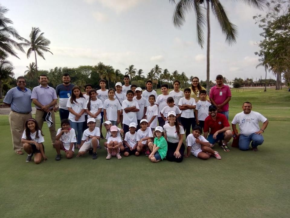 COMUNICADO 0613-DIF-Menores golf-Fist Tee M_xico (1) Menores de escasos recursos aprenden a jugar golf