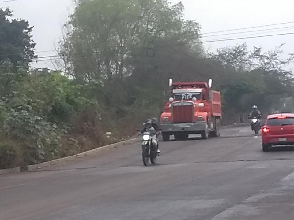 alberto nota D (1) Sufren en Villas Universidad un ruido infernal de los camiones