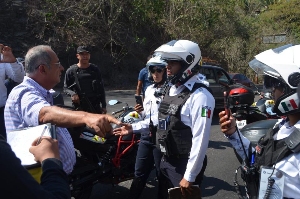 bfe47c64-9d45-4a7f-a6e0-01ba76b39037 Operativo vial del Estado continúa en Puerto Vallarta Secretario General los confronta